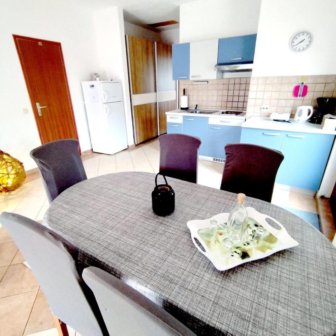 Apartments Josef Veli Rat Ngoại thất bức ảnh